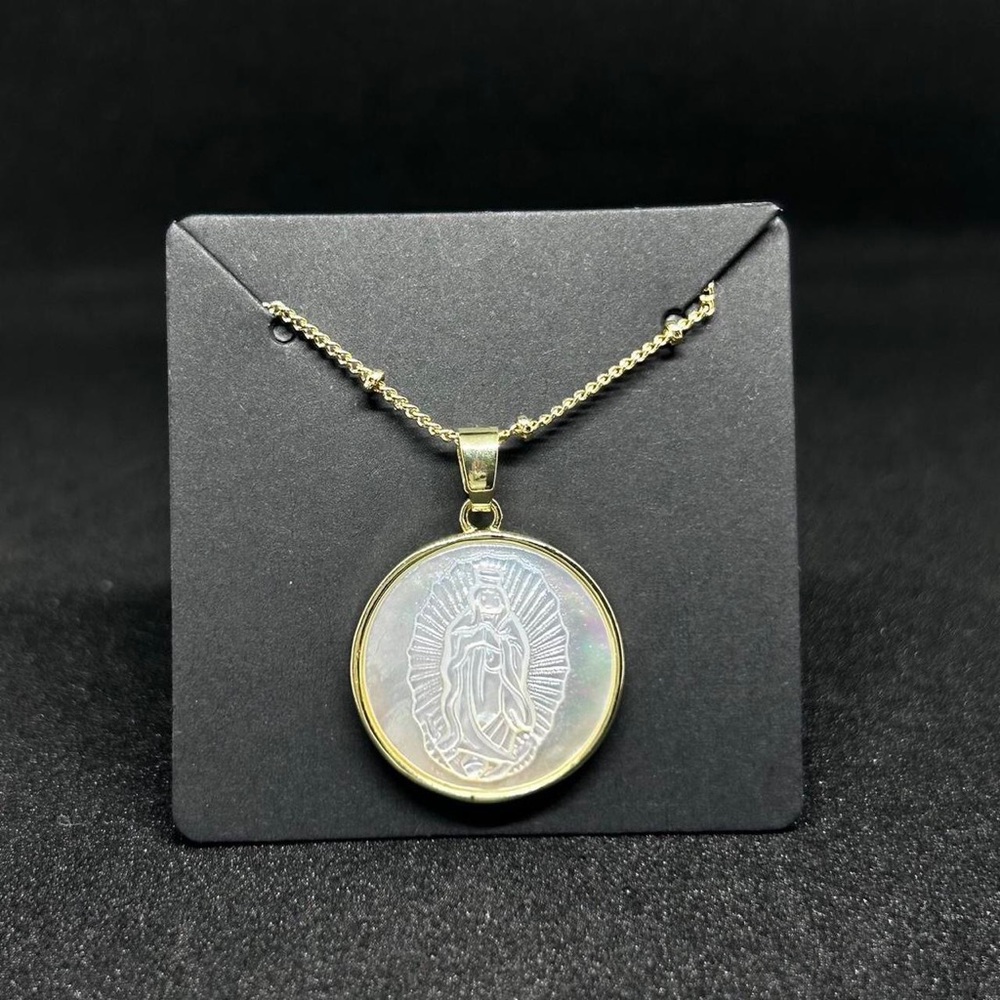 Mary gold chain marble crystal necklace For woman Gift. Brand new.